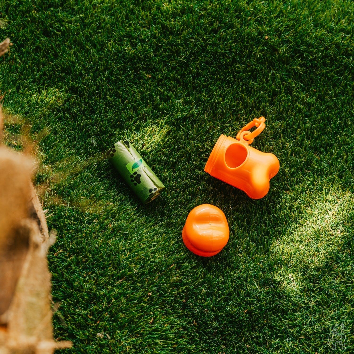 Pet Poop Dispenser and 15 Biodegradable Unscented Waste Bags